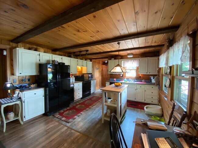 Kitchen - 1931 Middlebrook Rd