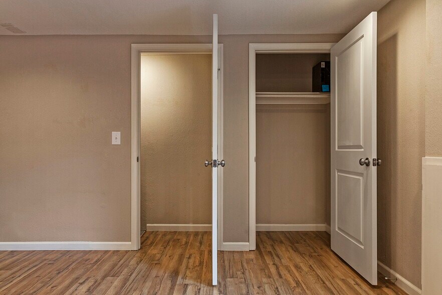 Building Photo - 3384 SE Gladstone St