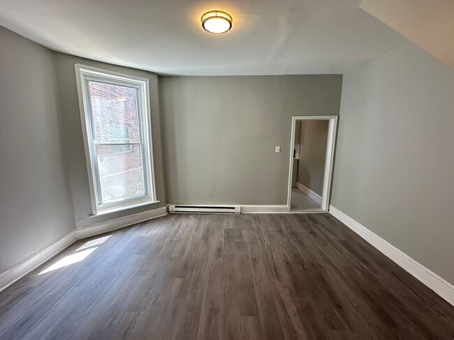Building Photo - Discover the charm of this spacious 3-bedr...