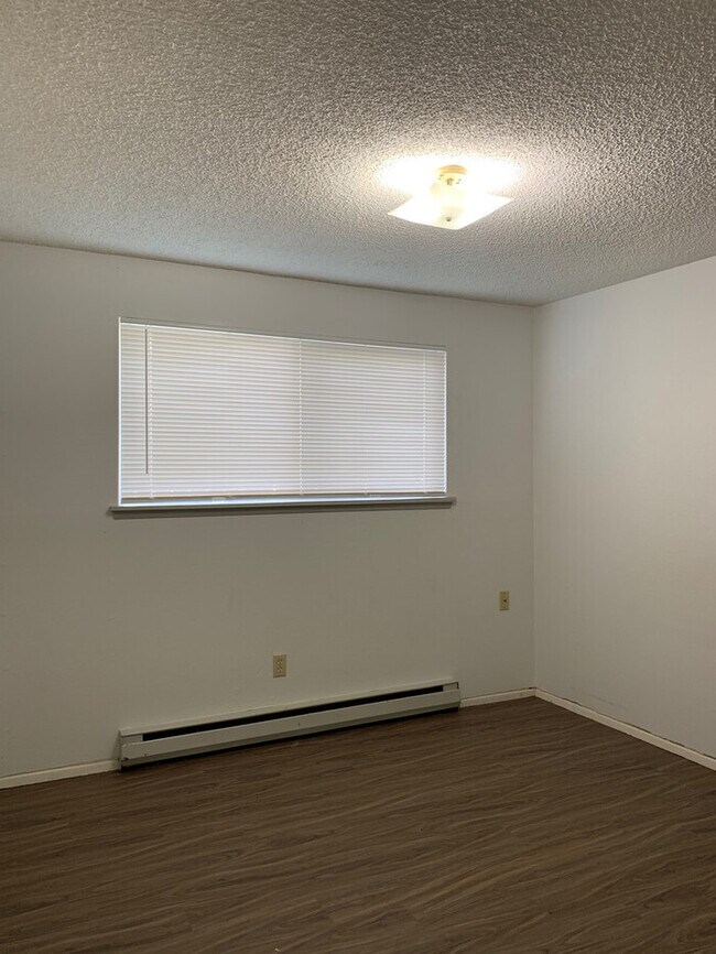 Building Photo - Cute 3 Bedroom 1 Bath in Tacoma!! Half Off...