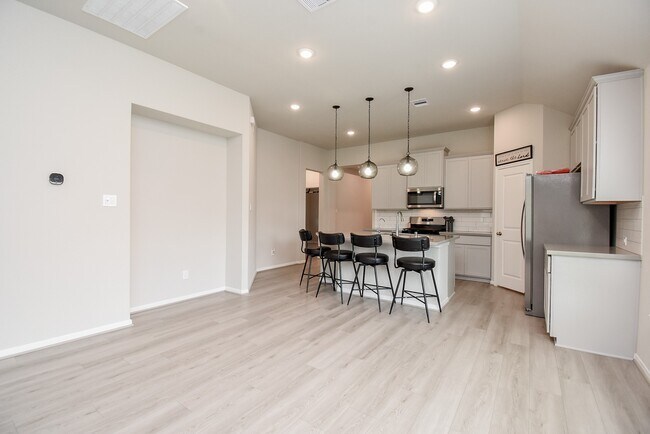 Building Photo - 17007 Shine Bright Ct