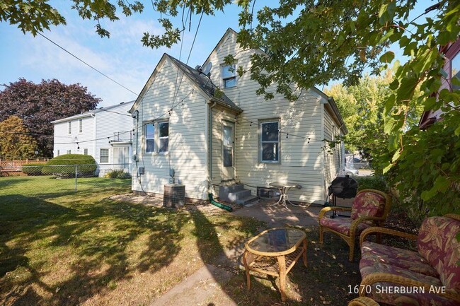 Building Photo - 3br 1ba 2cg ~ Security Deposit Free Altern...