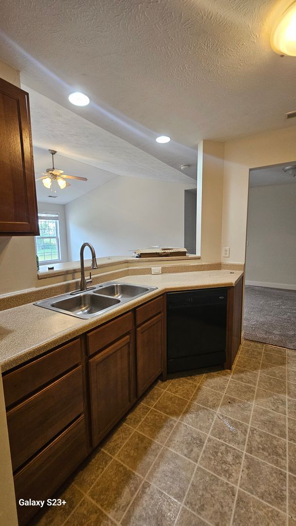 Building Photo - 3030 E Stillwater Landing