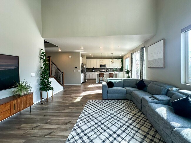 Building Photo - Almost Brand New Meadowlark 4bd 3.5ba home