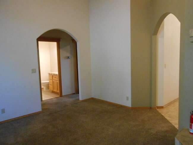 Building Photo - 1021 SW Crosscut Ct