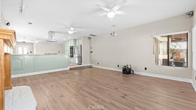Building Photo - 943 N Orange Ave