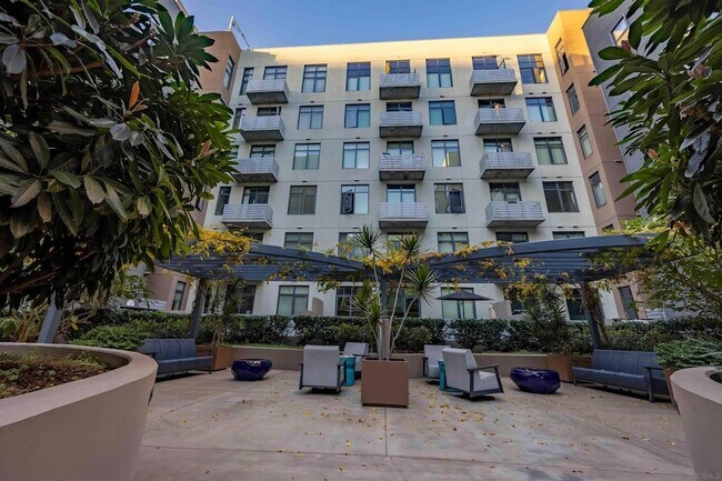 Building Photo - 1050 Island Ave