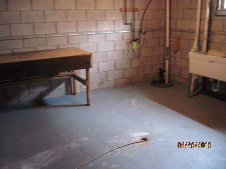 Building Photo - 123 Marcella St