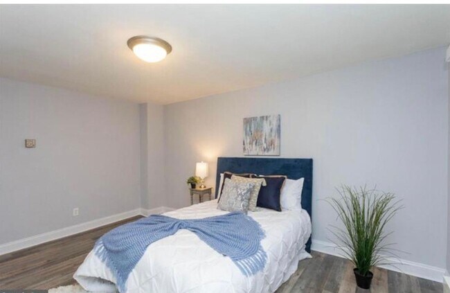 Building Photo - Spacious and Newly Remodelled at the Fairm...