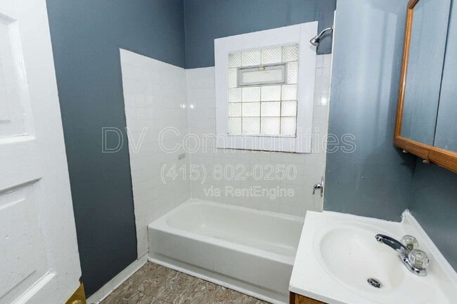 Building Photo - 2142 W 105th St