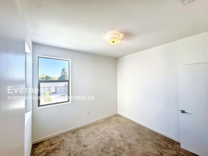 Building Photo - 6117 Bridgecross Dr