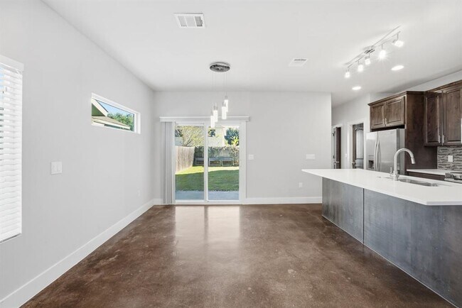 Building Photo - 1125 Walton Ln