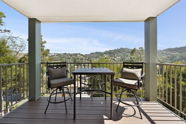 Balcony Off Living Room - 25 Bayo Vista Way