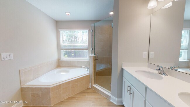 Building Photo - 1025 Wilmot Pl