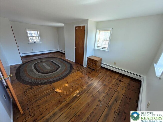 Building Photo - 3470 Rhododendron Dr