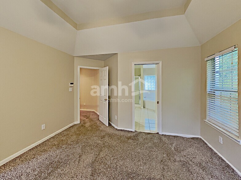 Building Photo - 155 Valley Bluff Dr