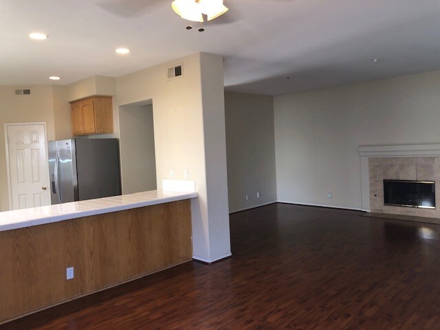 Building Photo - 440 Hart Dr