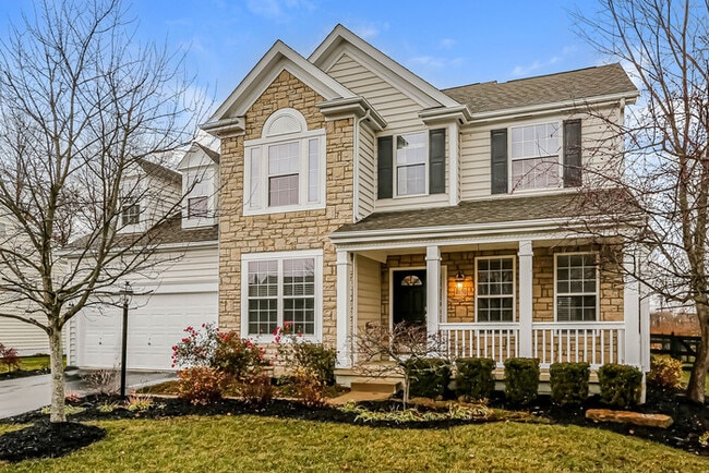 Building Photo - Elegant and Spacious 4-Bedroms Retreat