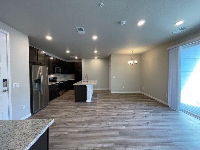 Building Photo - Newly Built Move-in Ready Modern Condo!