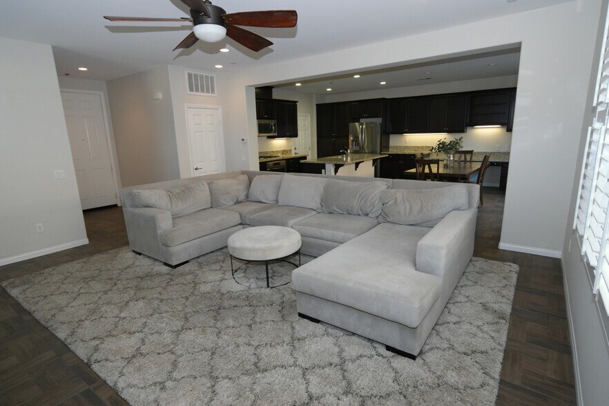 Building Photo - 13373 Shoreham Dr