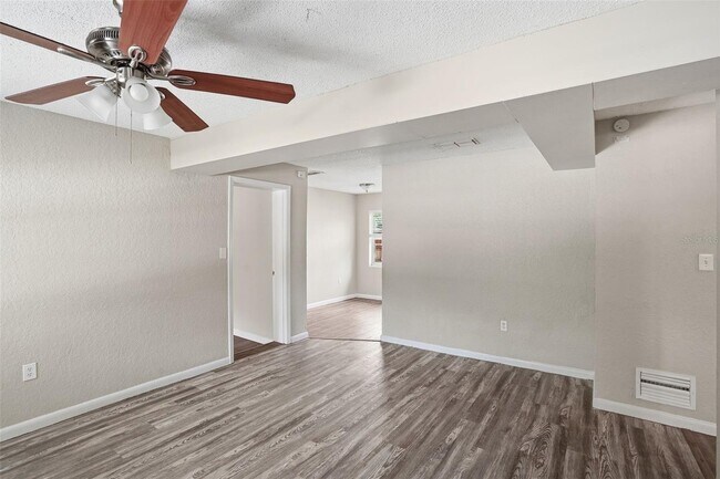 Building Photo - 1413 Sunridge Rd