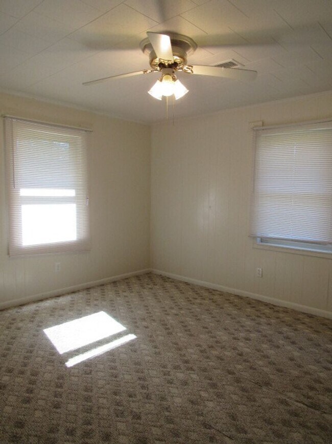 Building Photo - Nice brick home in Molino.