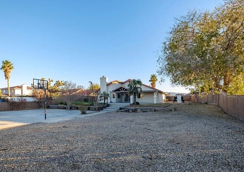 Building Photo - 17612 El Cajon Dr