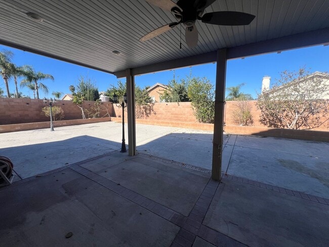 Building Photo - Beautiful 5bed 3bath Colton Home!