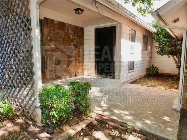 Building Photo - 723 Rimrock Rd