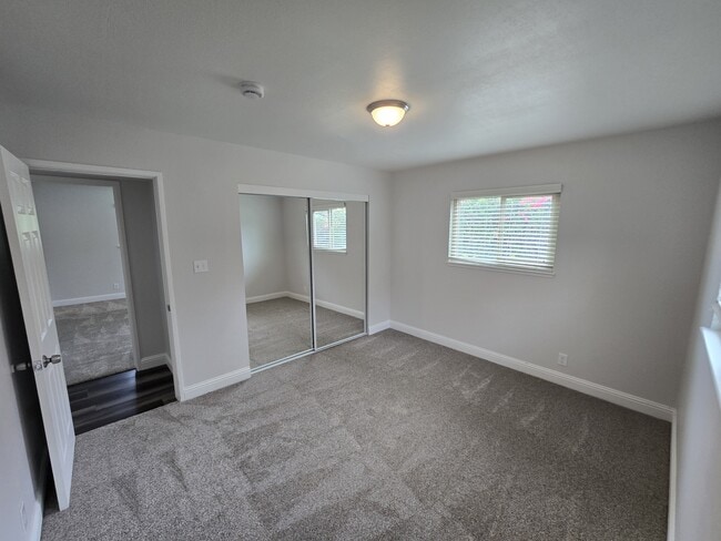Building Photo - 7990 Glenbar Way