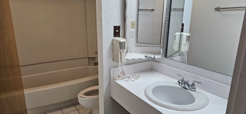 Building Photo - 181 Palm View Ct