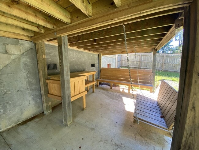 Building Photo - 617 Rockland Dr