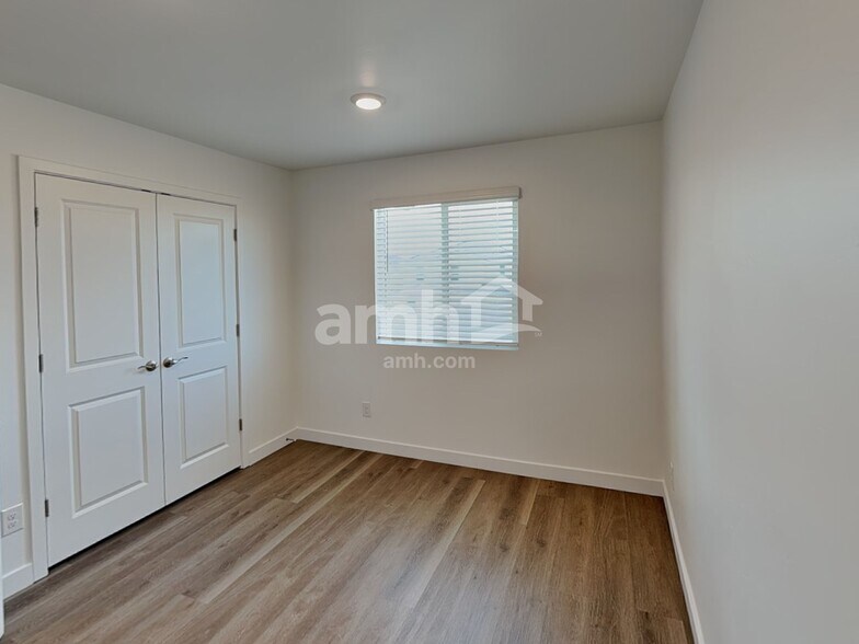 Building Photo - 9630 E Friedel Dr