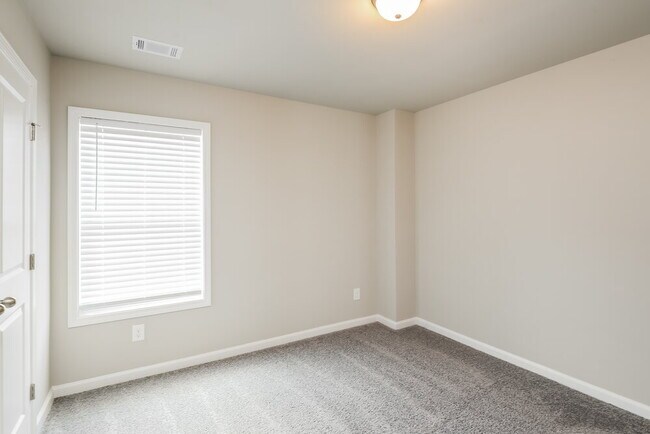 Building Photo - 3327 BRYANT Mdws Cir