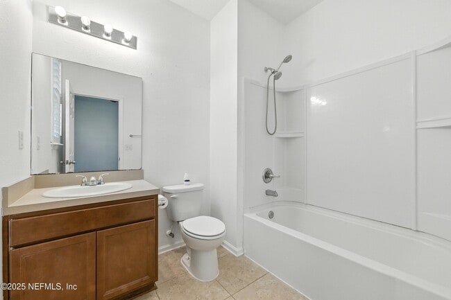 Building Photo - 1002 Wetland Ridge Cir