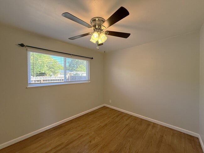 Building Photo - 1476 Hooker Oak Ave