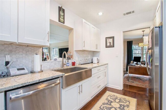 Building Photo - 3873 Land O Lakes Dr NE