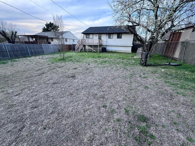 Building Photo - 1010 Monticlair