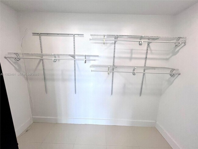 Building Photo - 1881 Washington Ave