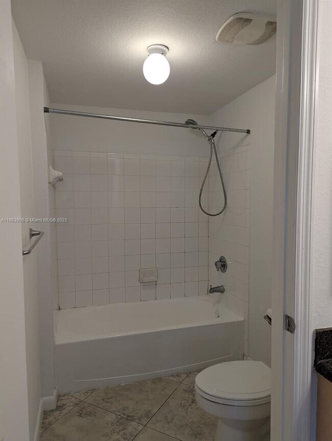 Building Photo - 2578 Centergate Dr