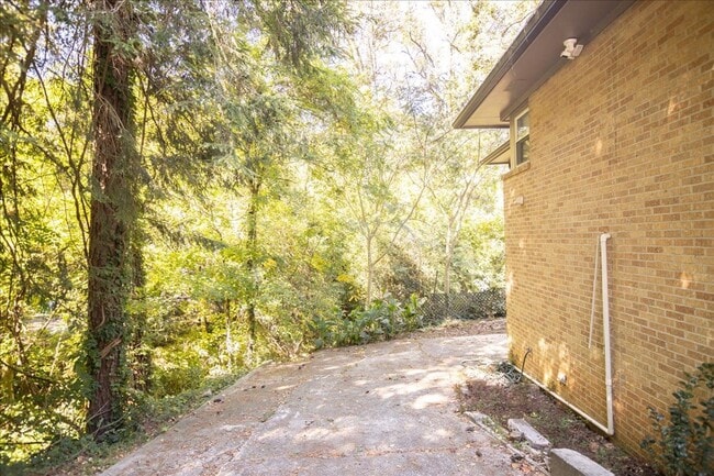 Building Photo - Newly Renovated 2/2 Duplex Unit Minutes From Decatur Square & Va Highlands!