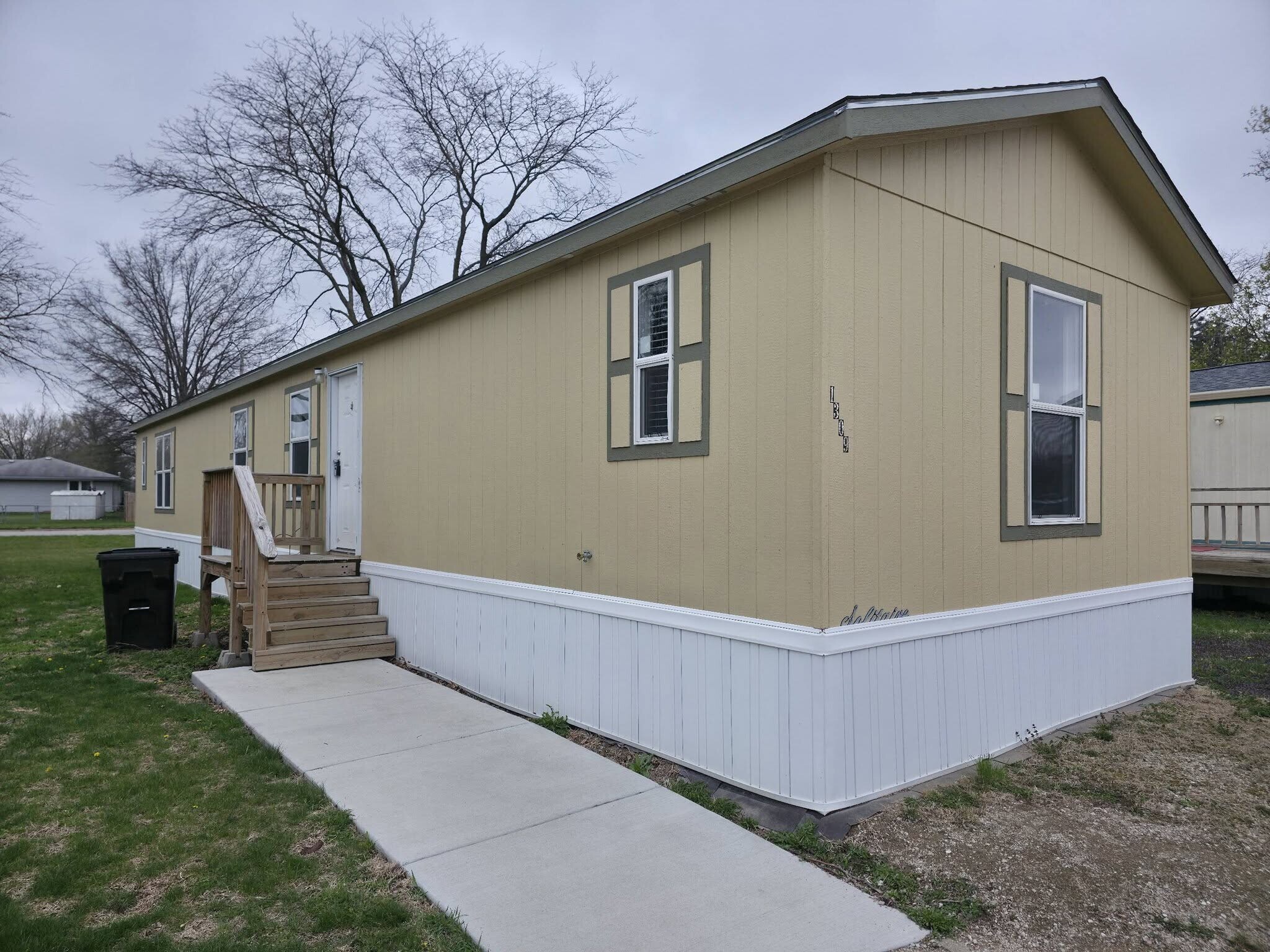 Building Photo - 1309 W Plum St