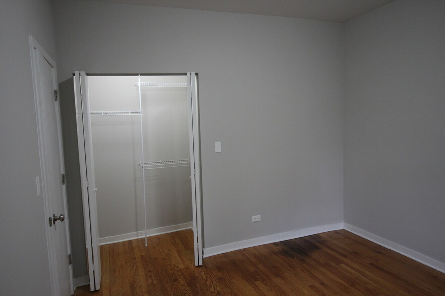 Building Photo - 6449 N Claremont Ave