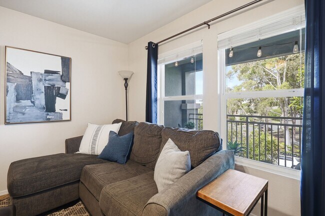 Building Photo - Point Loma, "The Bay" 2 bed 2 Bath Townhome now available! Amazing amenities, don't miss out