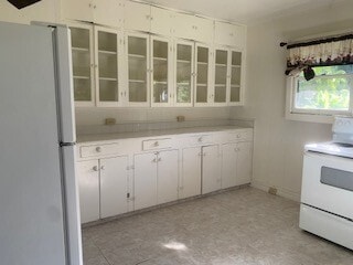 Building Photo - 3 BED 1 BATH BIG YARD  WITH CARPORT KANEOHE