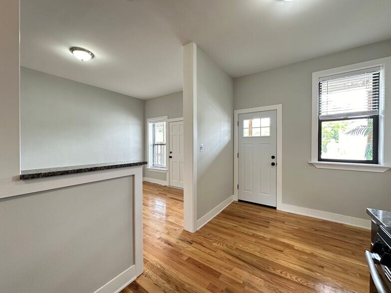 Building Photo - 383 Park Ave