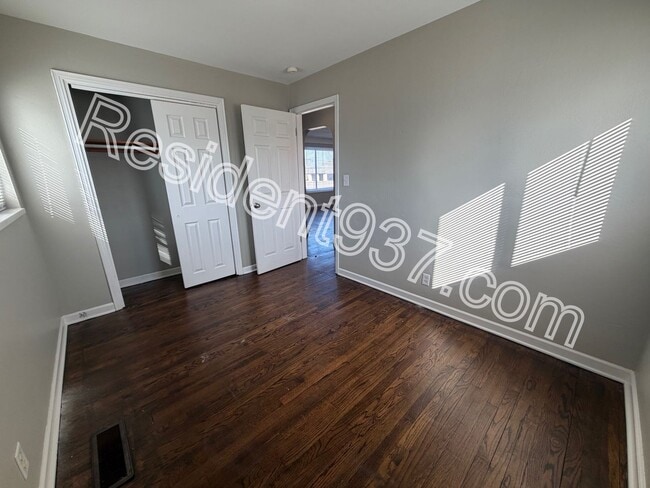 Building Photo - 3 Bed 1 Bath home in the desired Kettering area!