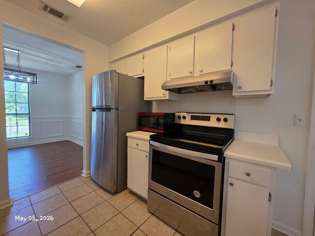 Building Photo - 127 Stockbridge Dr