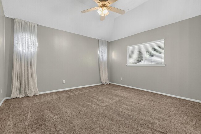 Building Photo - 108 Oak Creek Ln