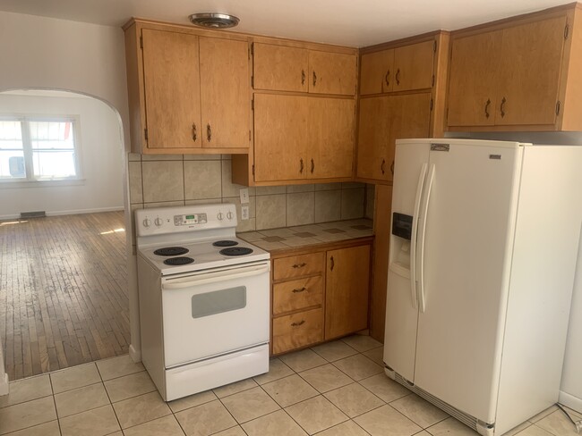 Kitchen - 1330 Elm Ave